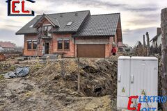 Kto wykonuje przyłącze elektryczne do domu jednorodzinnego